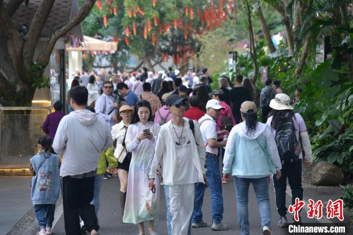 （新春见闻）春节后三亚错峰游火热