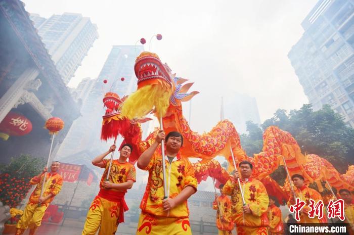 广州闹市中的千年村落举行北帝巡游 逾万人参与