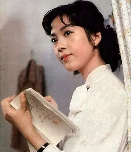 “挂历女神”龚雪的另类成名史，以及35年前的一桩“桃色事件”