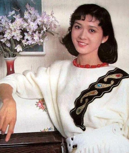 “挂历女神”龚雪的另类成名史，以及35年前的一桩“桃色事件”