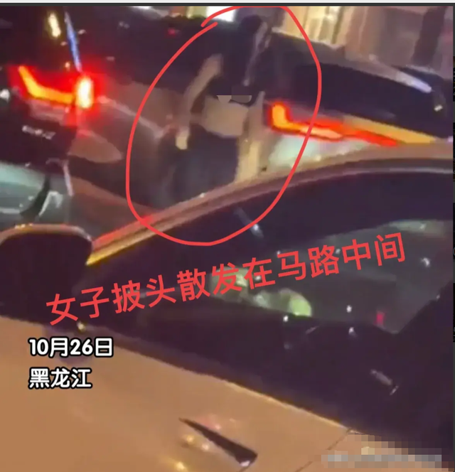 心疼！美女在大街脱衣拦车后续：知情人透内情，网友：身材太好了