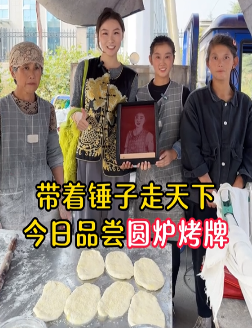 烤牌姑娘崩溃被气哭，各路网红围着采访作秀，这不是捧她而是毁她