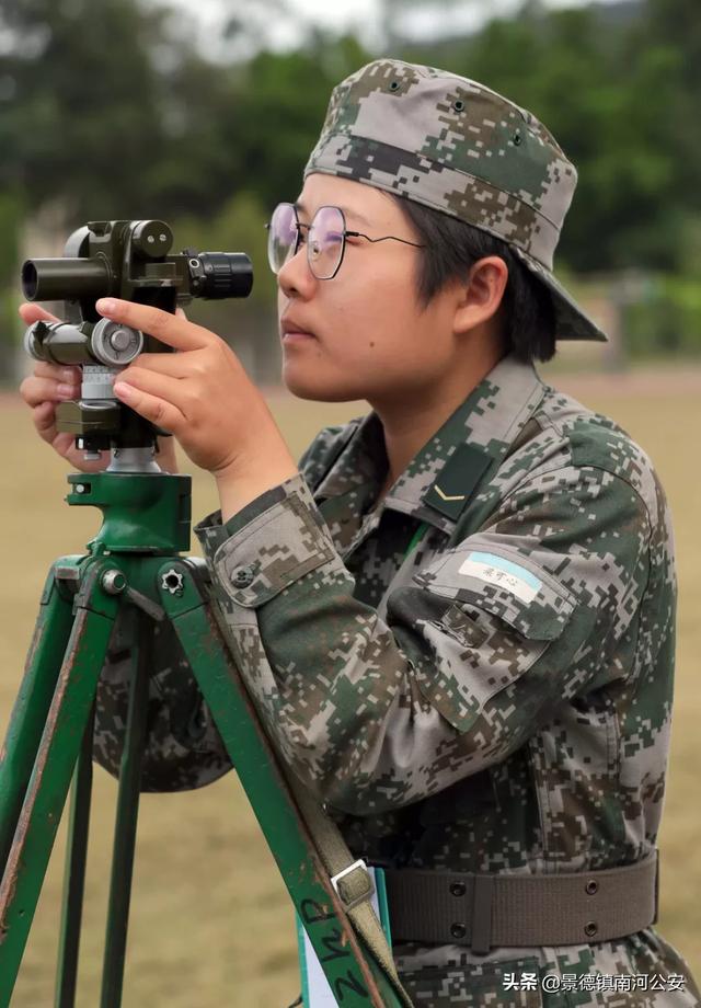 从百万粉丝游戏女主播，到远火炮长，20岁女兵火了！