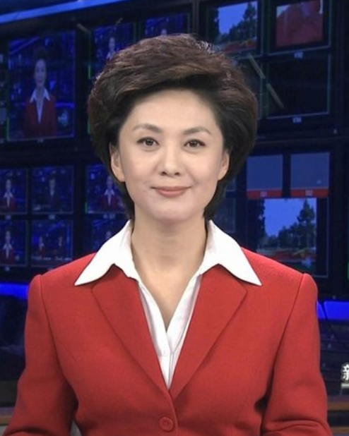 央视美女主播海霞，为练普通话嘴含石子，嫁给科学家幸福美满